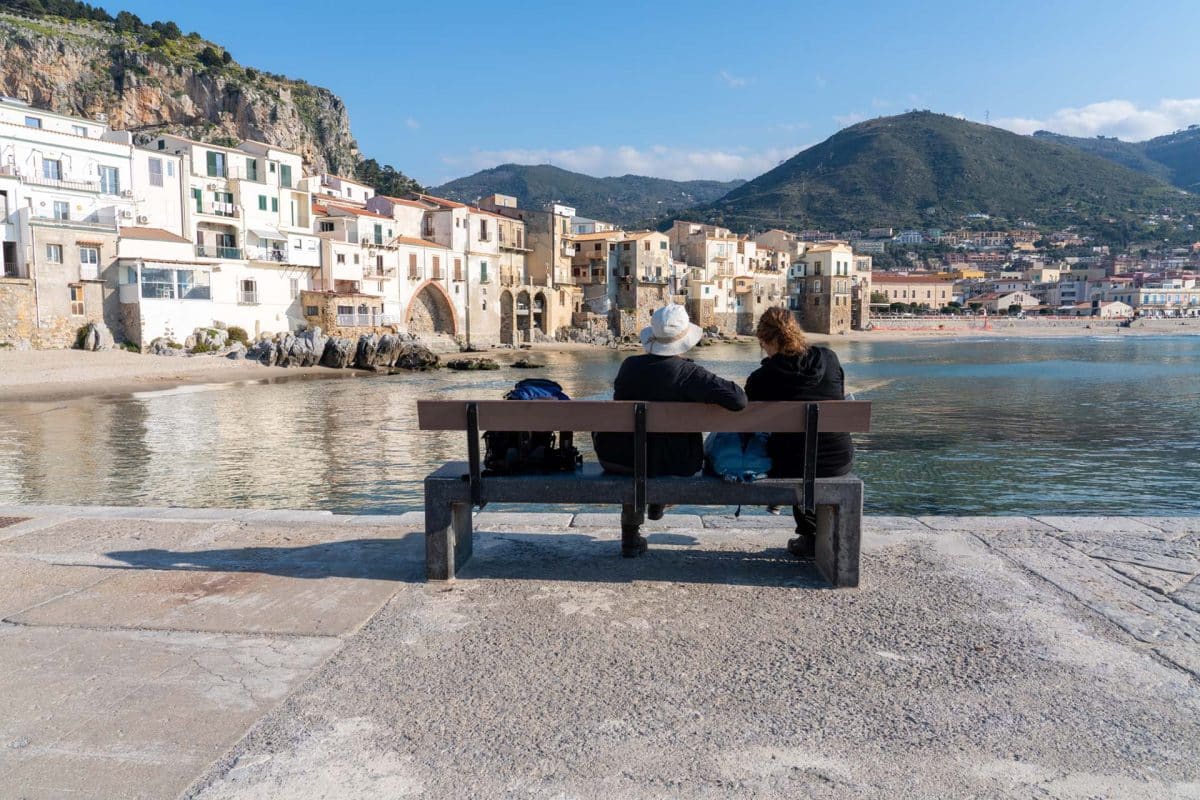 La spiaggia del vecchio molo di Cefalù